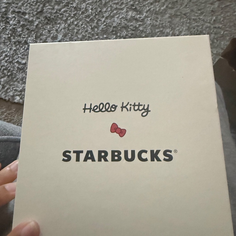 Hello Kitty X Starbucks Mug - Picture 2 of 3